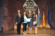Heimatminister Albert Füracker und Kunstministerin Prof. Dr. med. Marion Kiechle prämieren 100 Heimatschätze